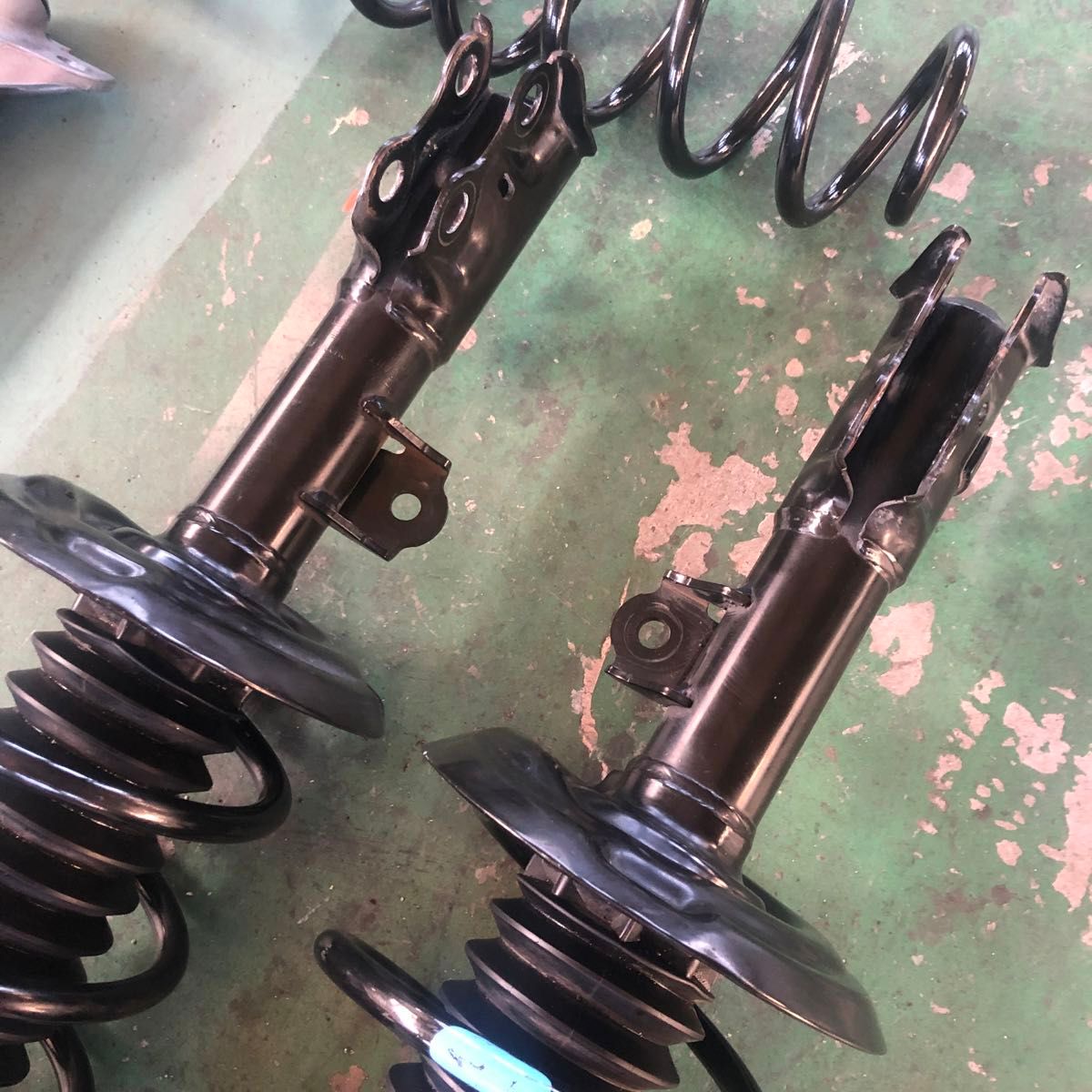 プリウス PHV ZVW52 純正 サスペンション セット ショックアブソーバー