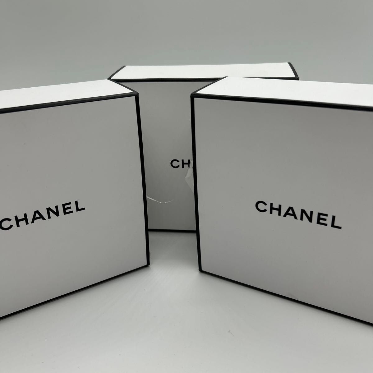 CHANEL ショッパー包装紙& 大きいサイズマグネット式箱、靴入れ空箱