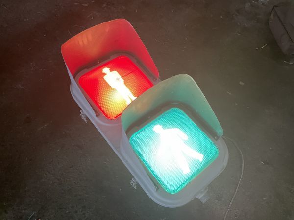 Yahoo!オークション - 【9】歩行者用 信号機 本物 2000年製 小糸工業株