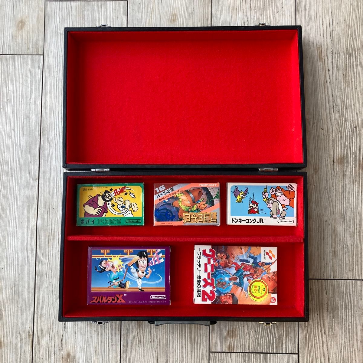 ファミコン ハードケース コレクターアイテム アタッシュケース