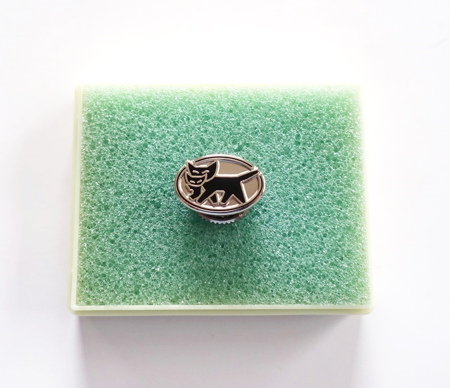 送料無料 ヤマト運輸 社章 クロネコヤマト 社章 バッジ 非売品 希少