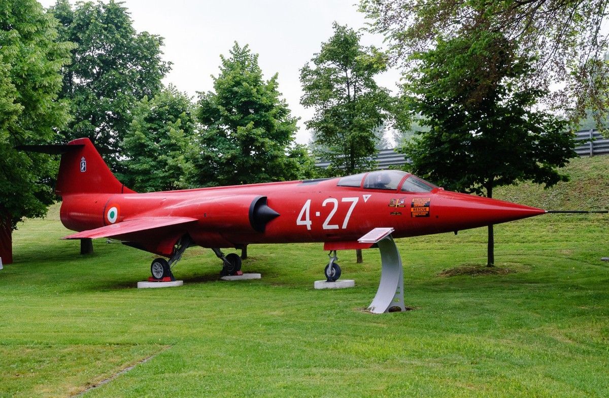 レベル1/32 フェラーリ F‐104Gスターファイター 完成品｜Yahoo!フリマ