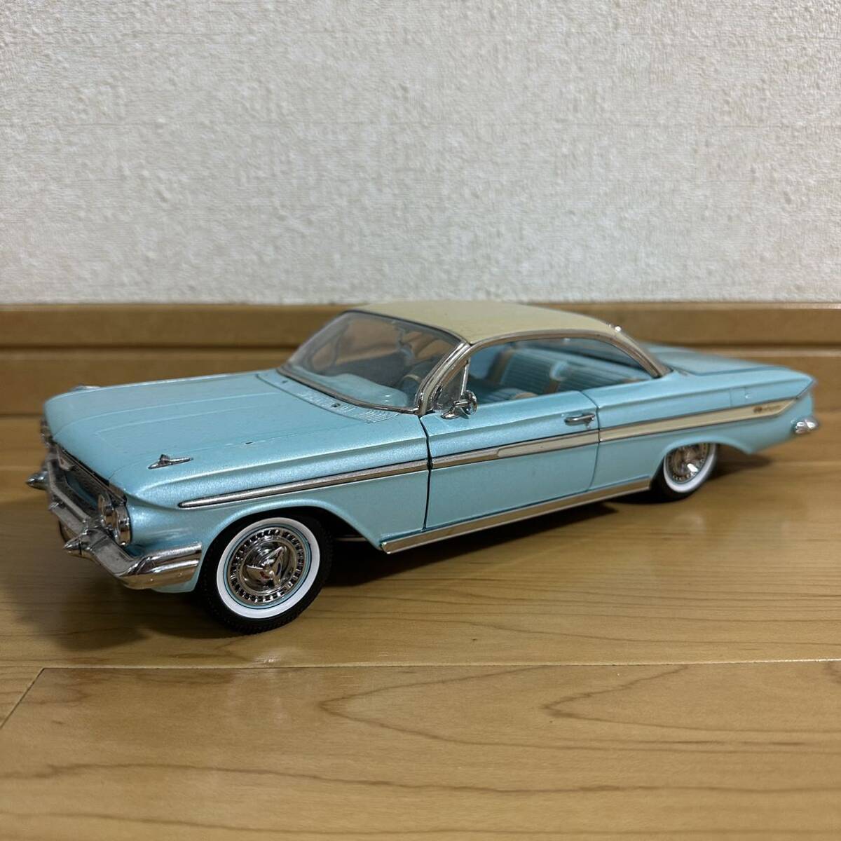 Yahoo!オークション - サンスター 1961 シボレー インパラ 1/18 SunSta