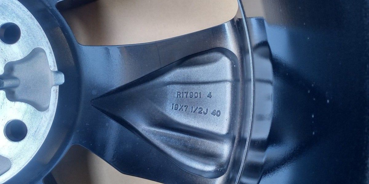 ニッサン 新車外し T33エクストレイル19インチ純正アルミホイール 4本