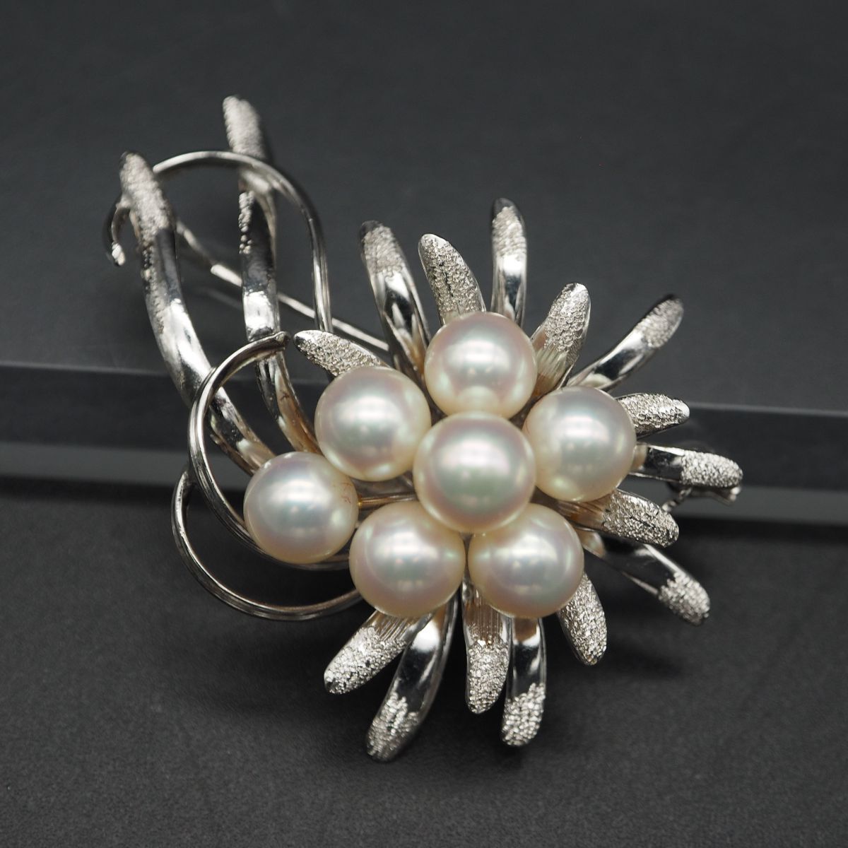 AC41 K18芥子白蝶黒蝶真珠ケシ猫ちゃんサファイアピンブローチ