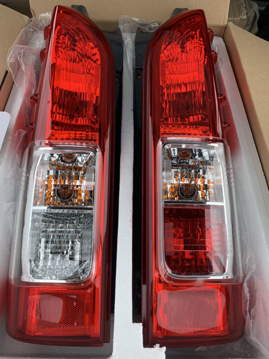 新車外し 200系ハイエース 純正テールランプ 純正テールライト 寒冷地
