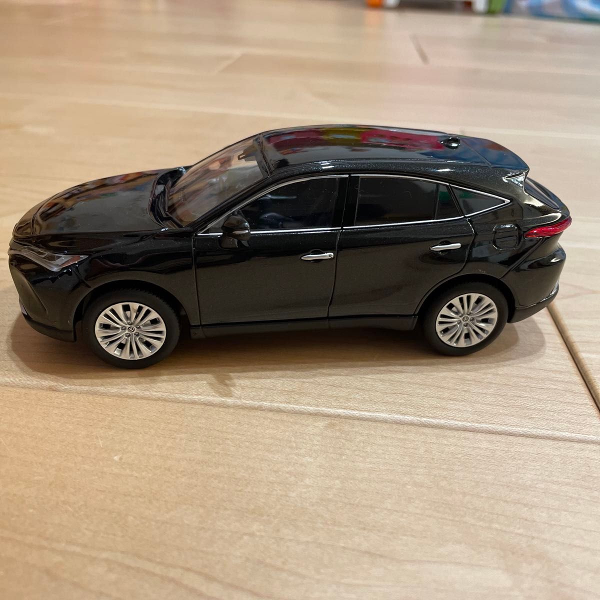 新型 HARRIERハリアー80 カラーサンプル 非売品ミニカー 1/30