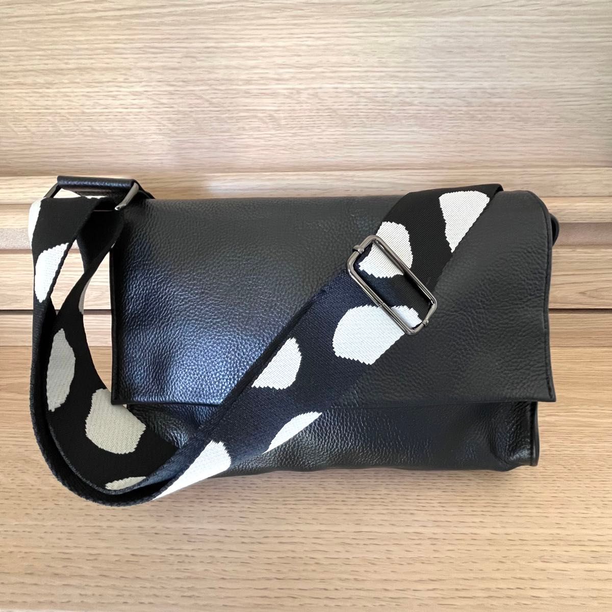 ear PAPILLONNER ダルメシアン柄テープ本革ショルダーバッグ ボディ