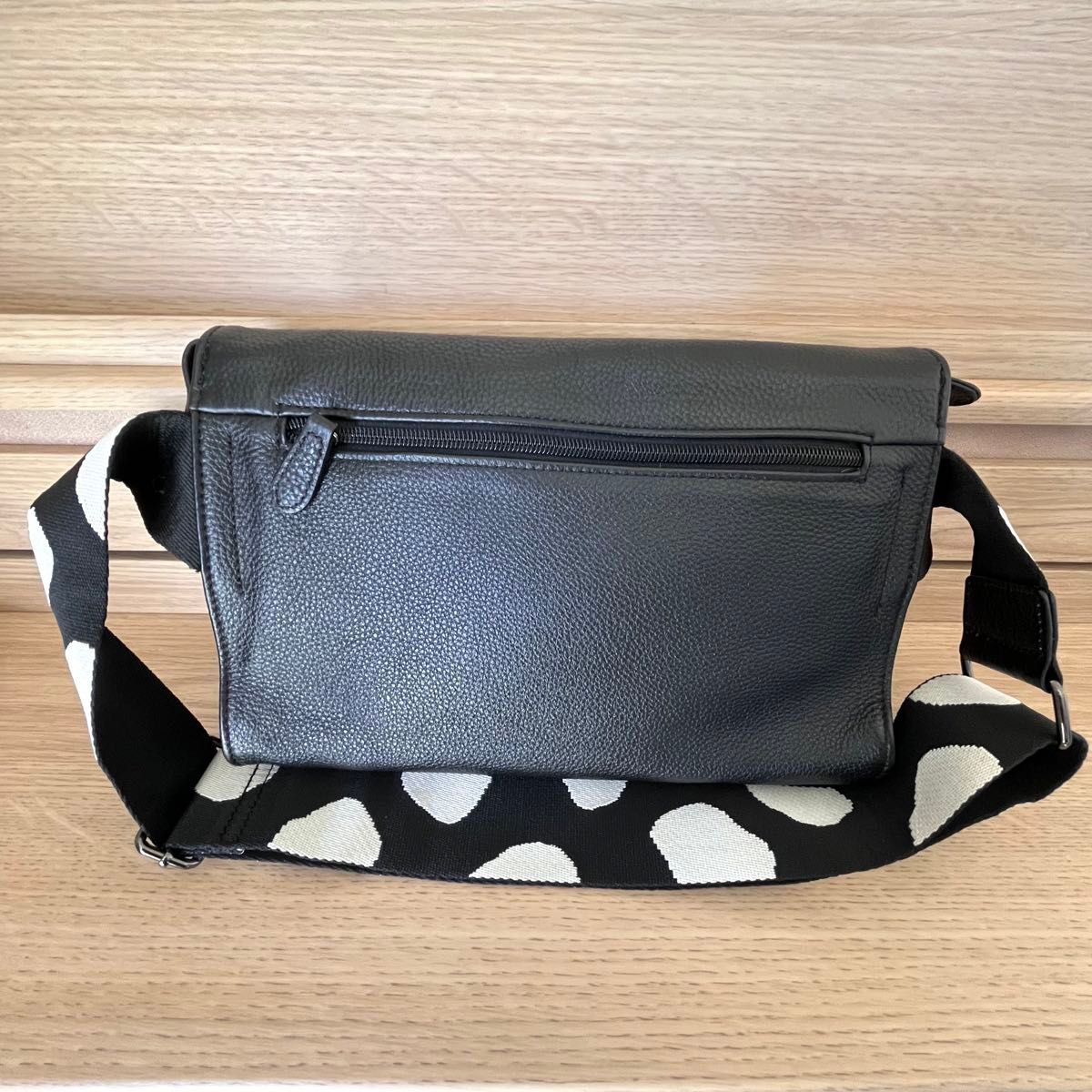 ear PAPILLONNER ダルメシアン柄テープ本革ショルダーバッグ ボディ