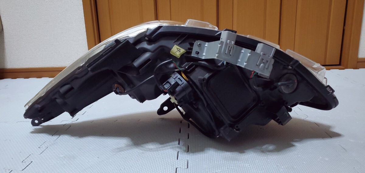 送料無料 美品 80系 前期 ノア エスクァイア 純正LEDヘッドライト 右側