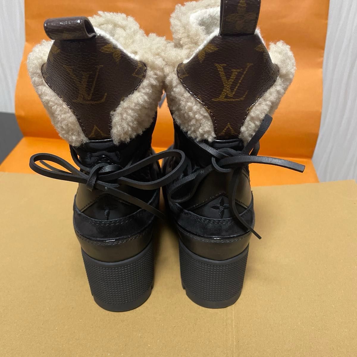 美品 本物LOUIS VUITTON ムートンブーツ シリアルナンバー付き 正規
