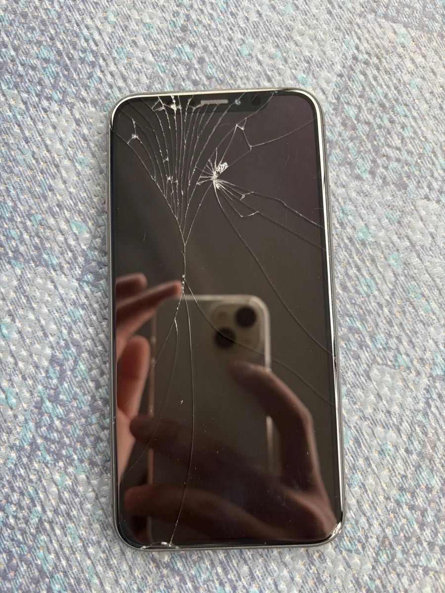 iPhone Xs SIMフリー SIMロック解除 256GB 画面割れあり ジャンク扱い