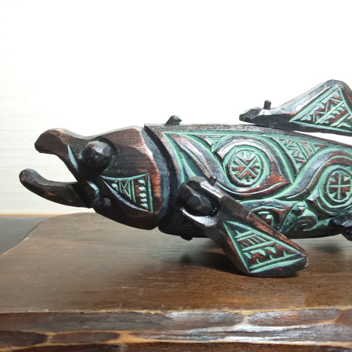 Yahoo!オークション - 送料無料 木彫り 丸彫り 阿部紀男作 「雄鮭」