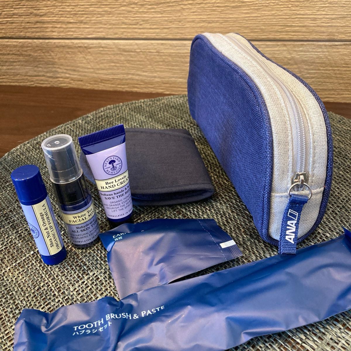 ANA ビジネスクラス】トラベルキット ニールズヤード アメニティ