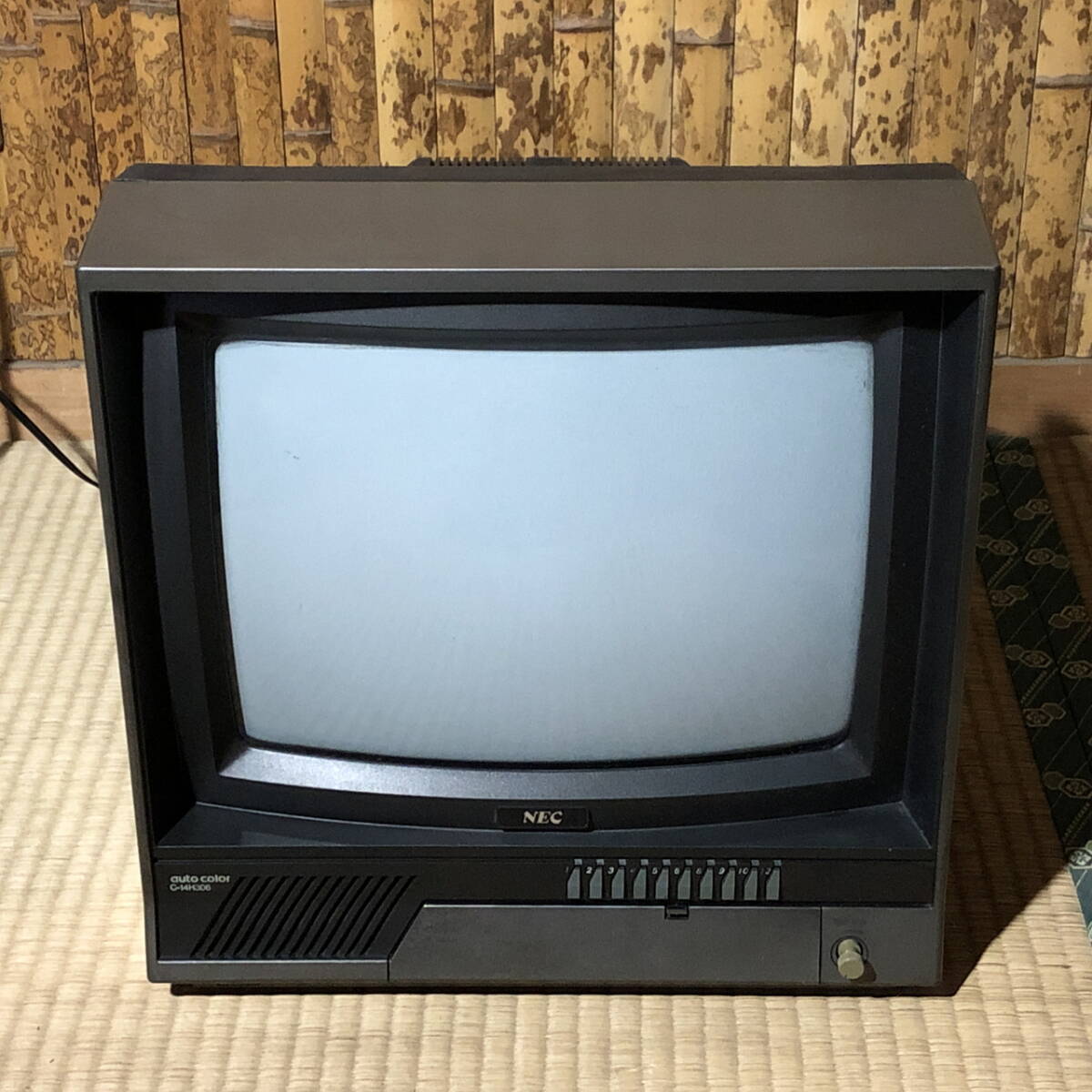 Yahoo!オークション - 昭和レトロ 86年製 NEC14インチブラウン管カラ