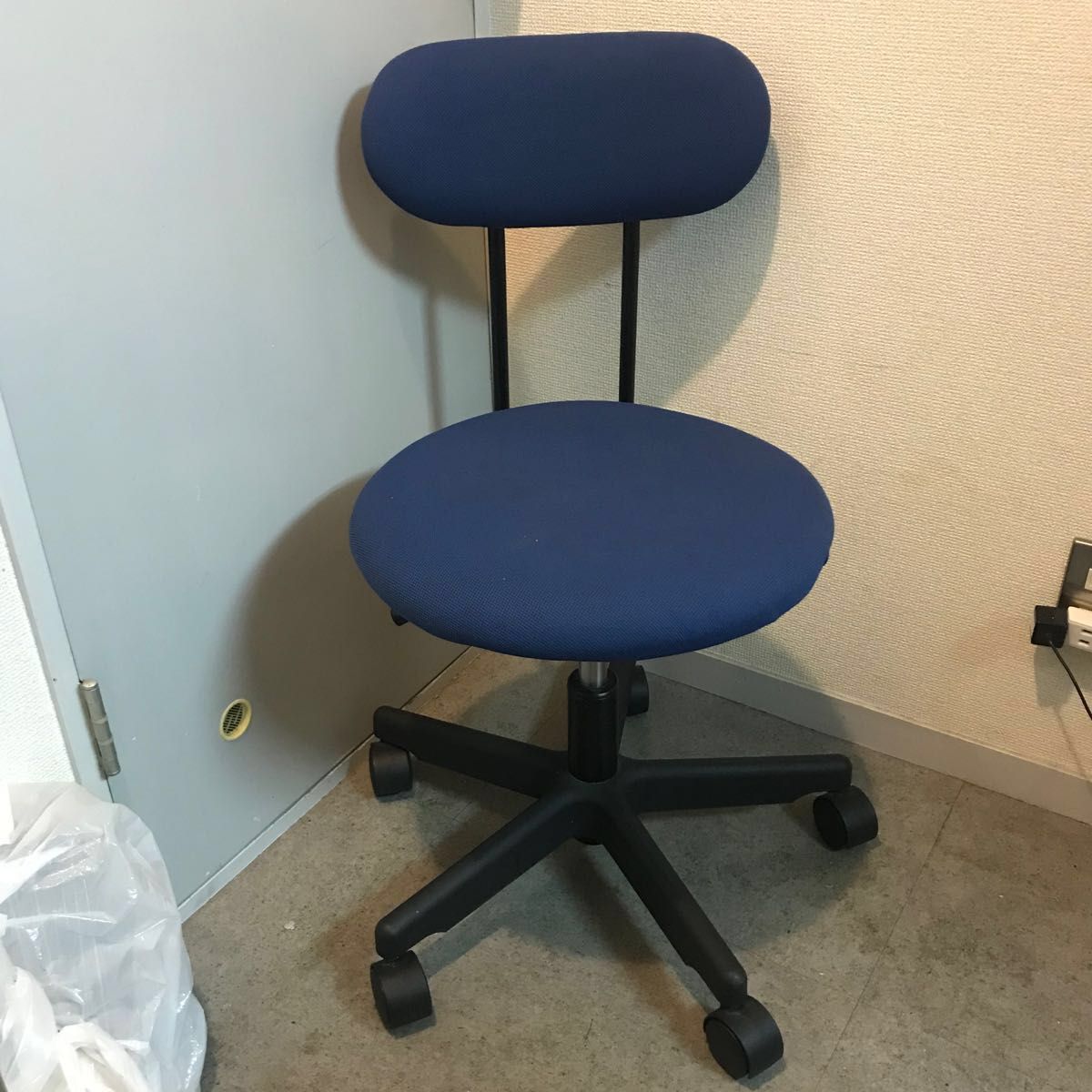 無印良品 デスクチェア ワーキングチェア キャスター付き 貴重な廃盤色
