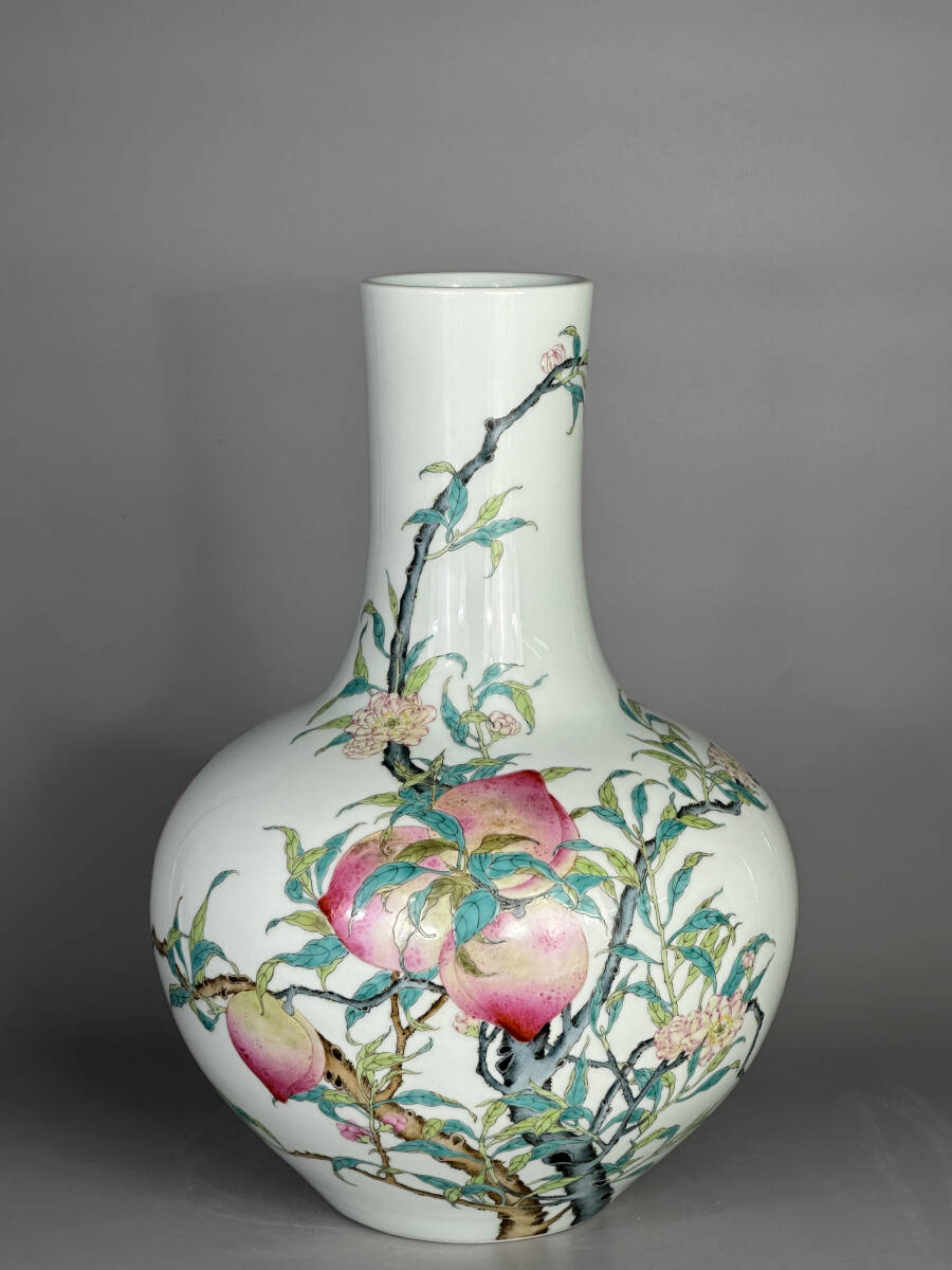 暁芳窯倣大清乾隆年製粉彩九桃天球瓶花瓶共箱付蔡暁芳台湾人間国宝美品