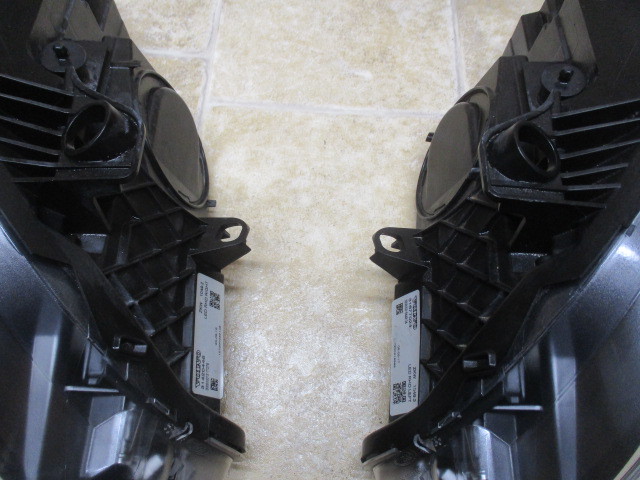 VOLVO ボルボ V40 MB系後期 右側ライト LED 31420446