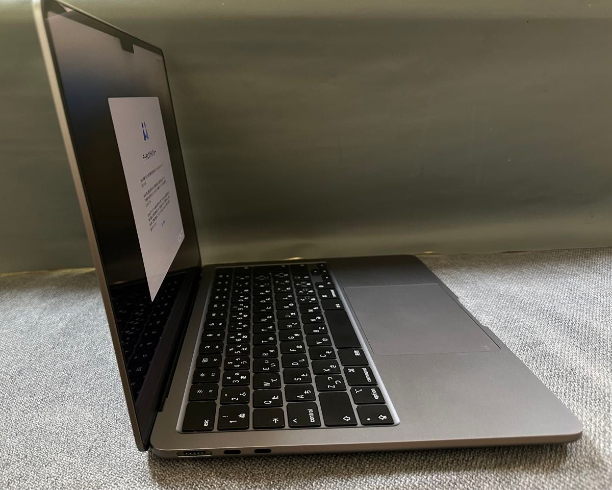 送料無料【美品】MacBook Air 2022 13インチ SSD 256GB Apple M2