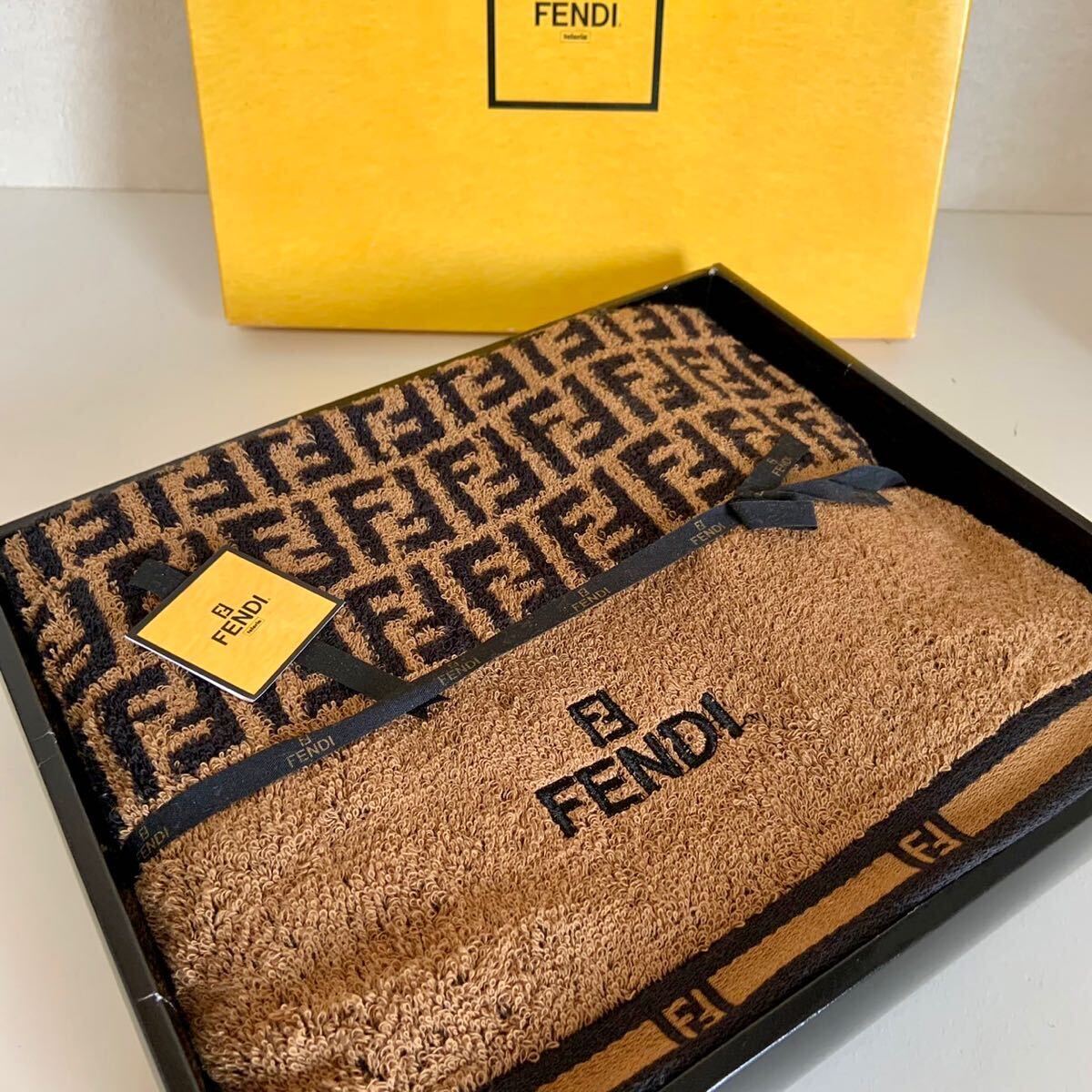 未使用 FENDI フェンディ バスタオル ズッカ柄 綿100% ブラウン