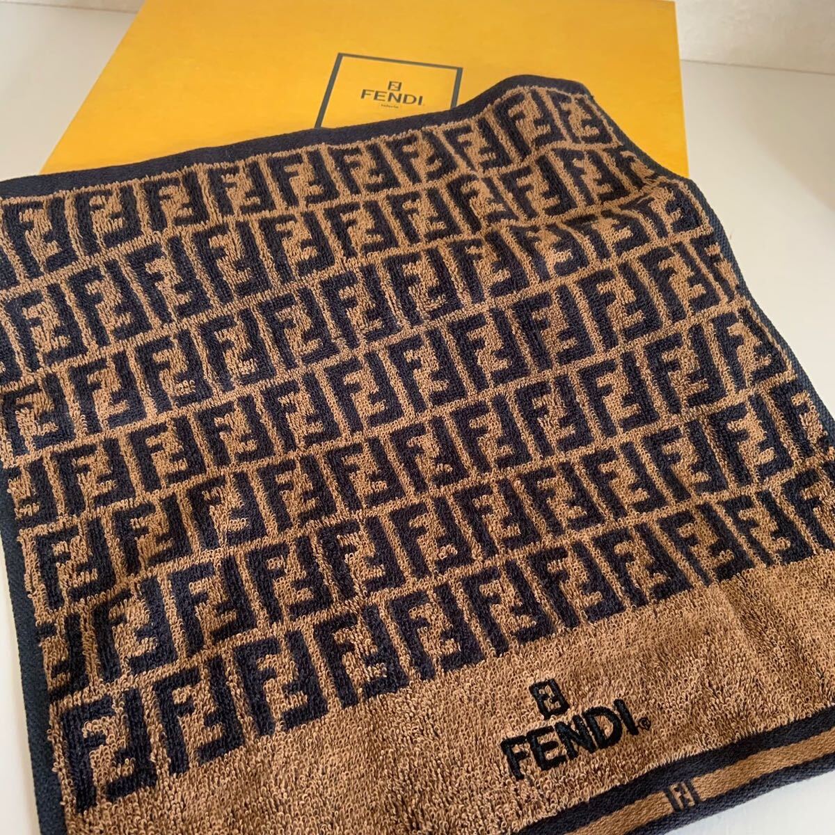 未使用 FENDI フェンディ ウォッシュタオル 約35×36cm ズッカ柄 綿100