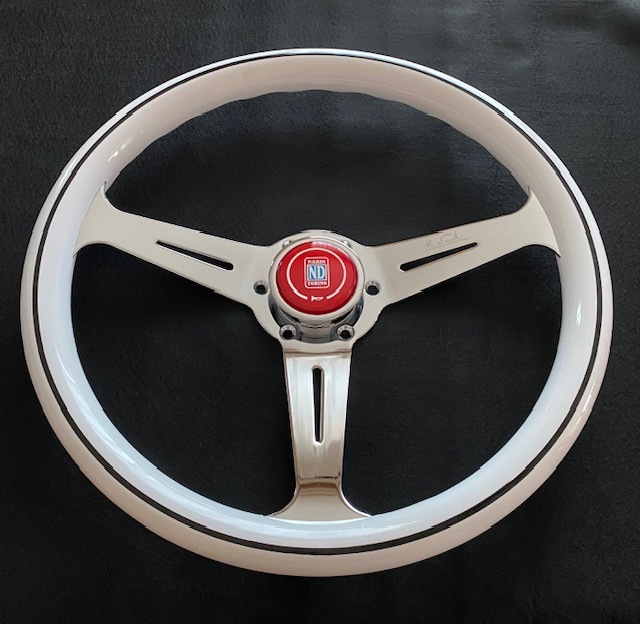 新品 社外 ナルディ NARDIステアリング 白ハンドル 赤ホーンボタン付き