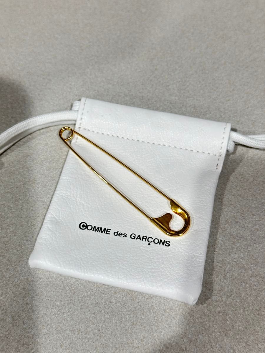 コムデギャルソン COMME des GARCONS 青山限定 安全ピン ブローチ