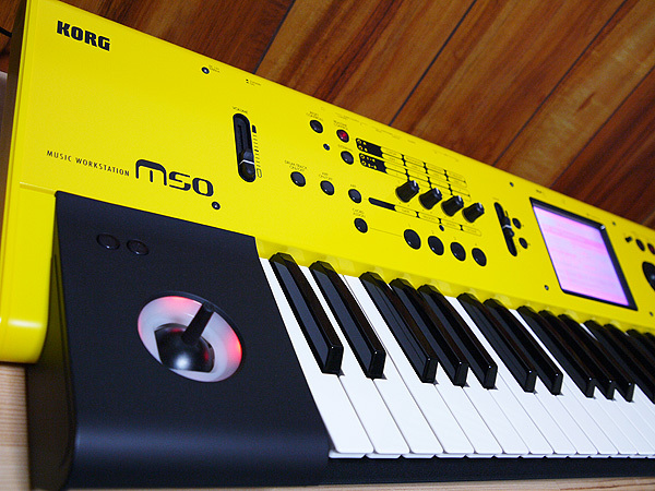 Yahoo!オークション - KORG M50 61 限定色イエロー 室内使用のみのワ