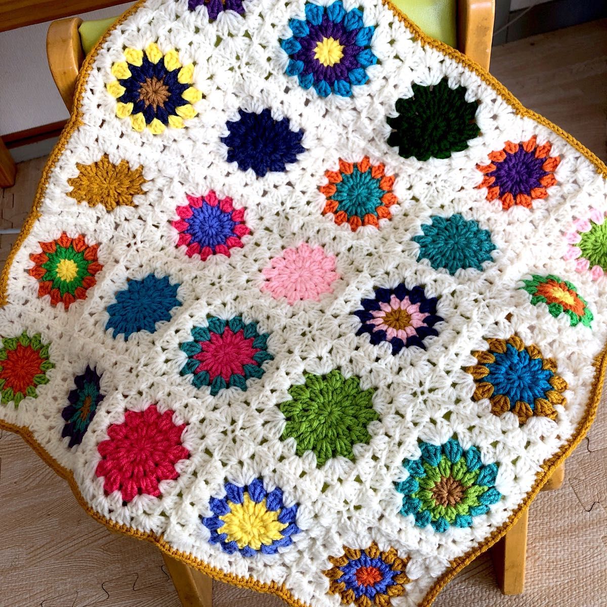 グラニースクエア マルチカバー ハンドメイド モチーフ編み｜Yahoo