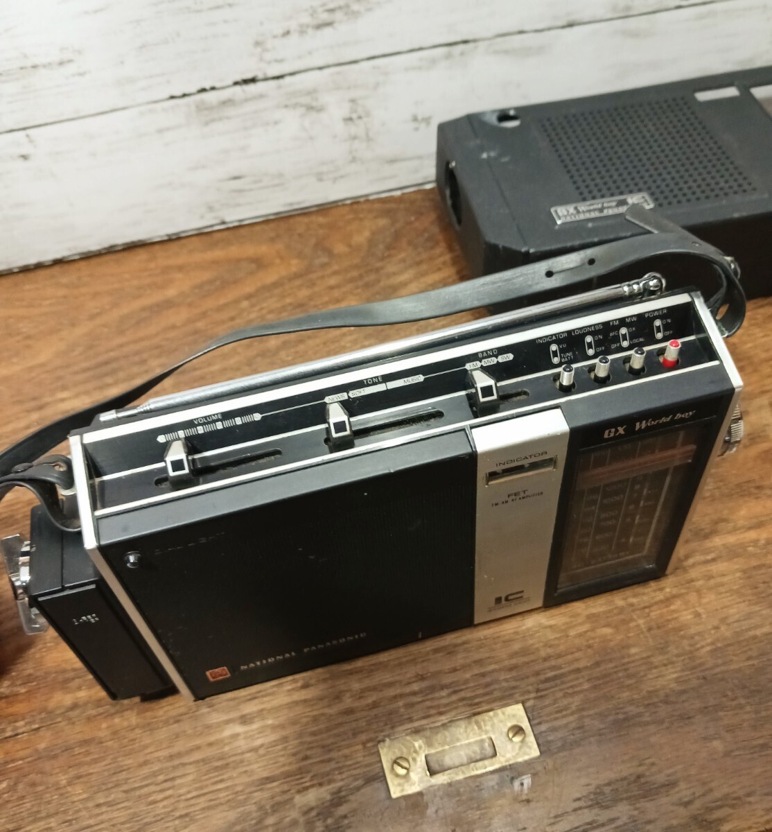 National Panasonic RF-858 GX World boy portable radio Vintage