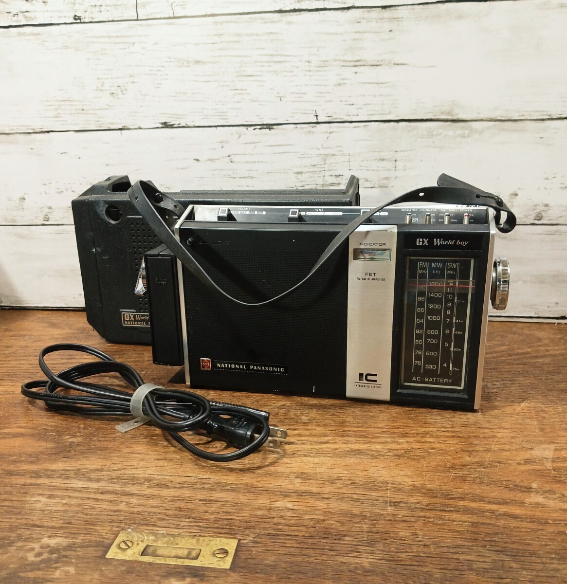 National Panasonic RF-858 GX World boy portable radio Vintage