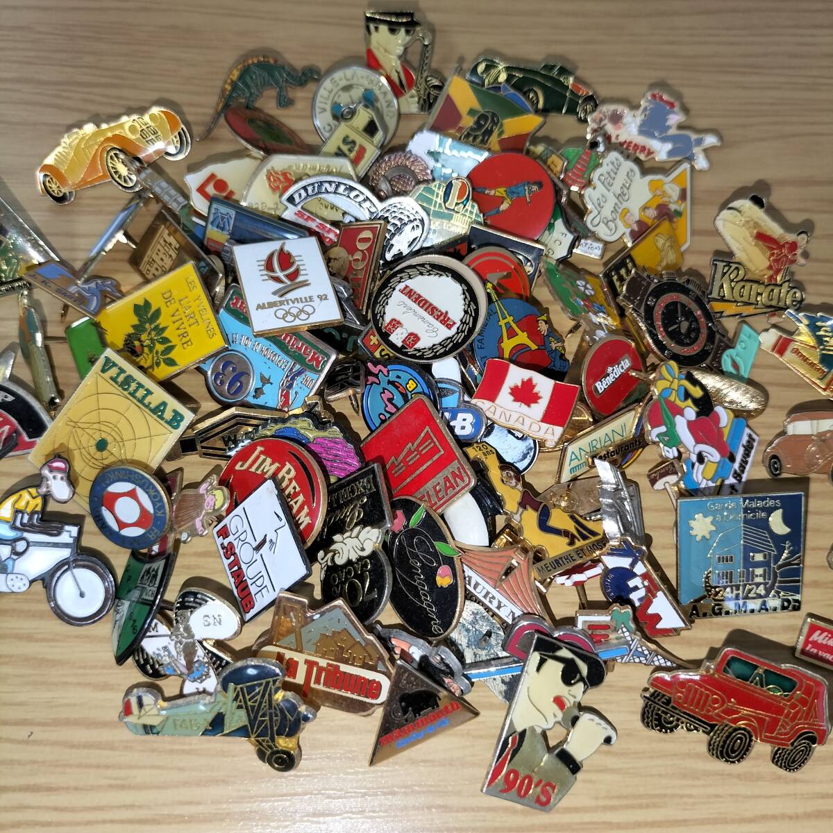 Yahoo!オークション - ピンバッジ 100個セット フランス雑貨 まとめ売