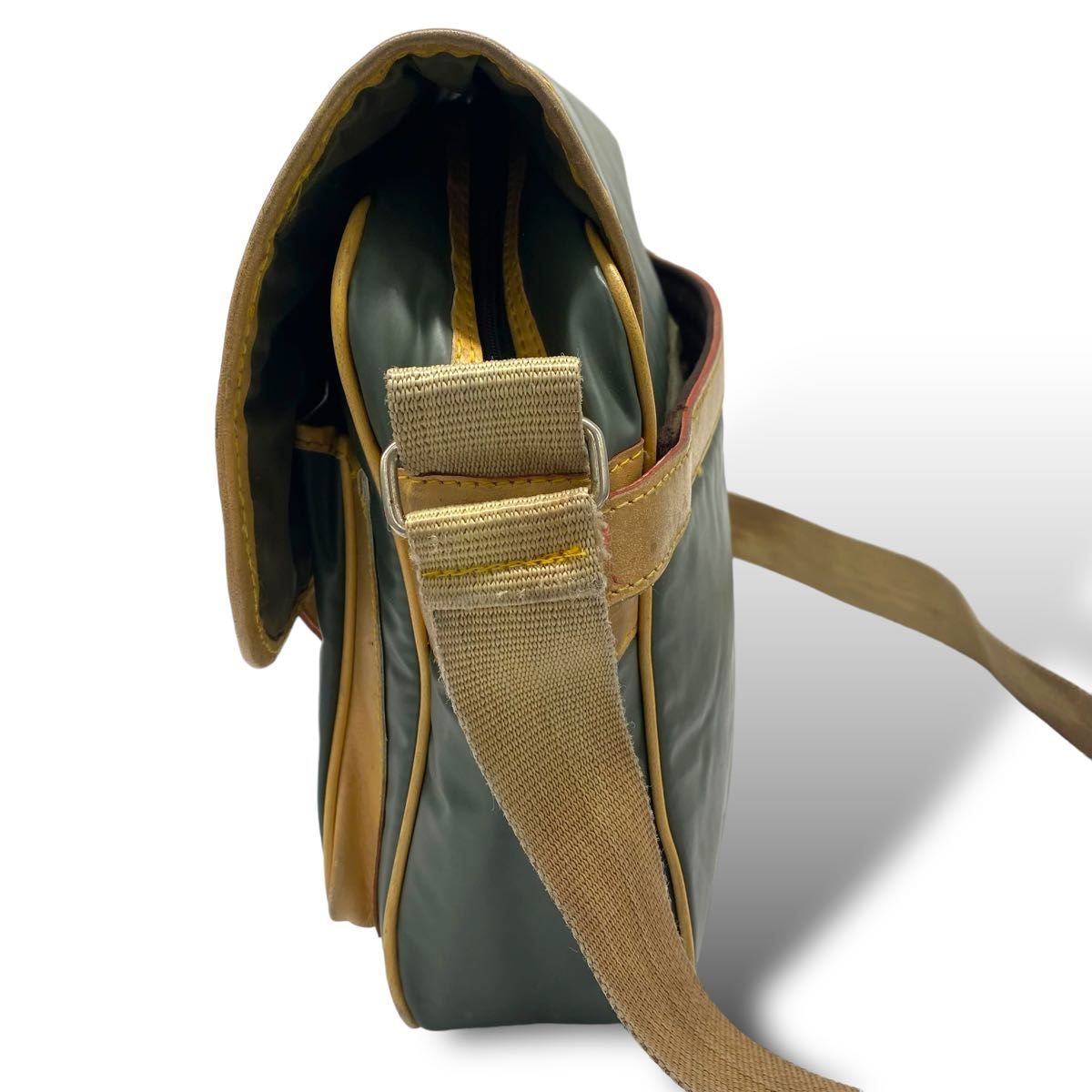 ハンティングワールド ショルダーバッグ メッセンジャー バチュー