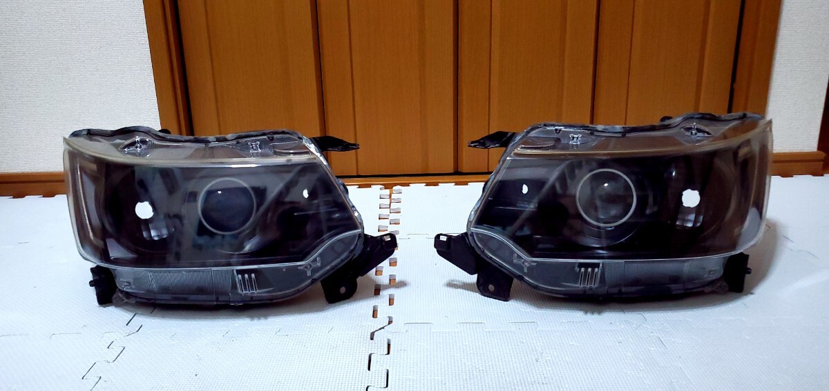 送料無料 MH34S ワゴンR スティングレー 純正HIDヘッドライト 左右