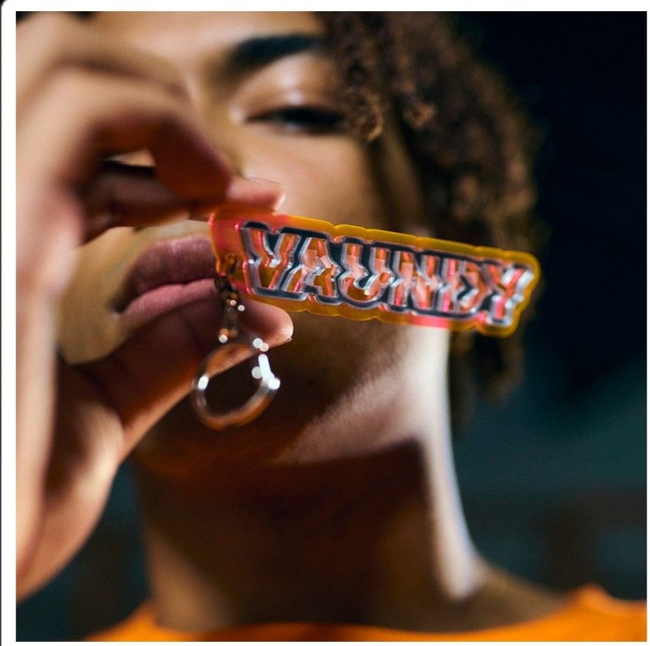 VAUNDY ロゴキーチェーン キーホルダー アクリルキーホルダー replica