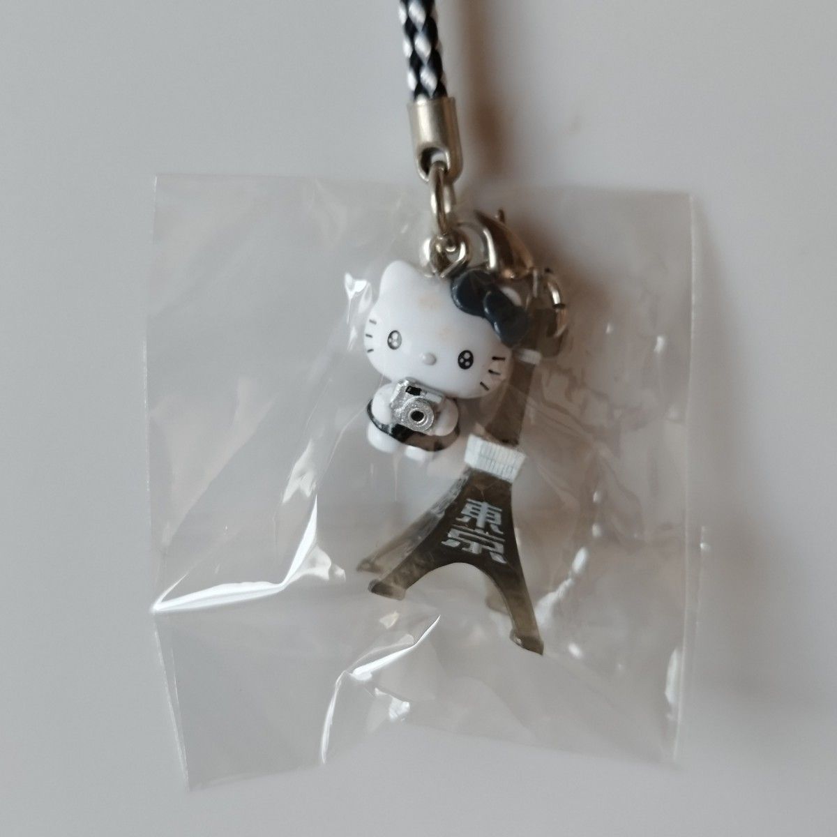 ハローキティ 東京限定 東京タワーバージョン モノクロ 根付け