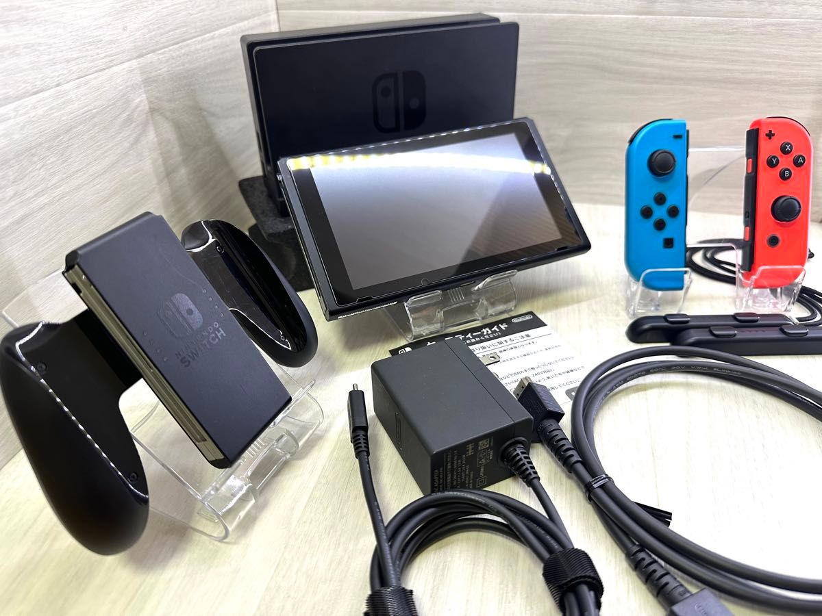 豪華おまけ付き 準美品 すぐに遊べる液晶新型Nintendo Switch完品