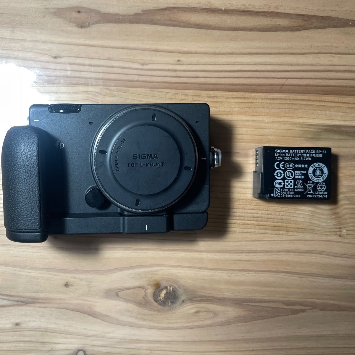 SIGMA fp／ハンドグリップ大HG-21 純正バッテリーつき｜Yahoo!フリマ