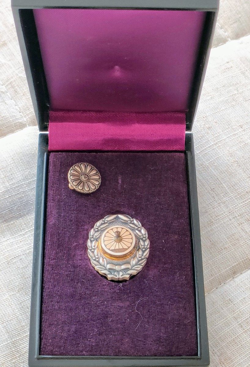 日本国有鉄道功績章 純銀刻印 国鉄 鉄道グッズ 銀 シルバー バッジ 2個