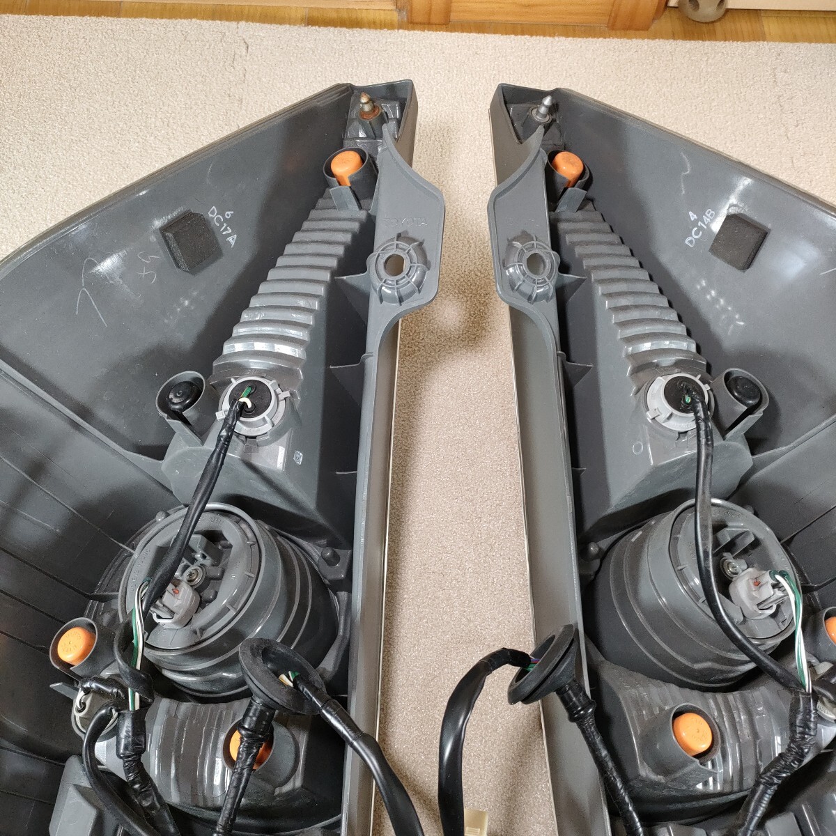 美品 トヨタ アクア NHP10 前期 LED テールランプ 左右セット