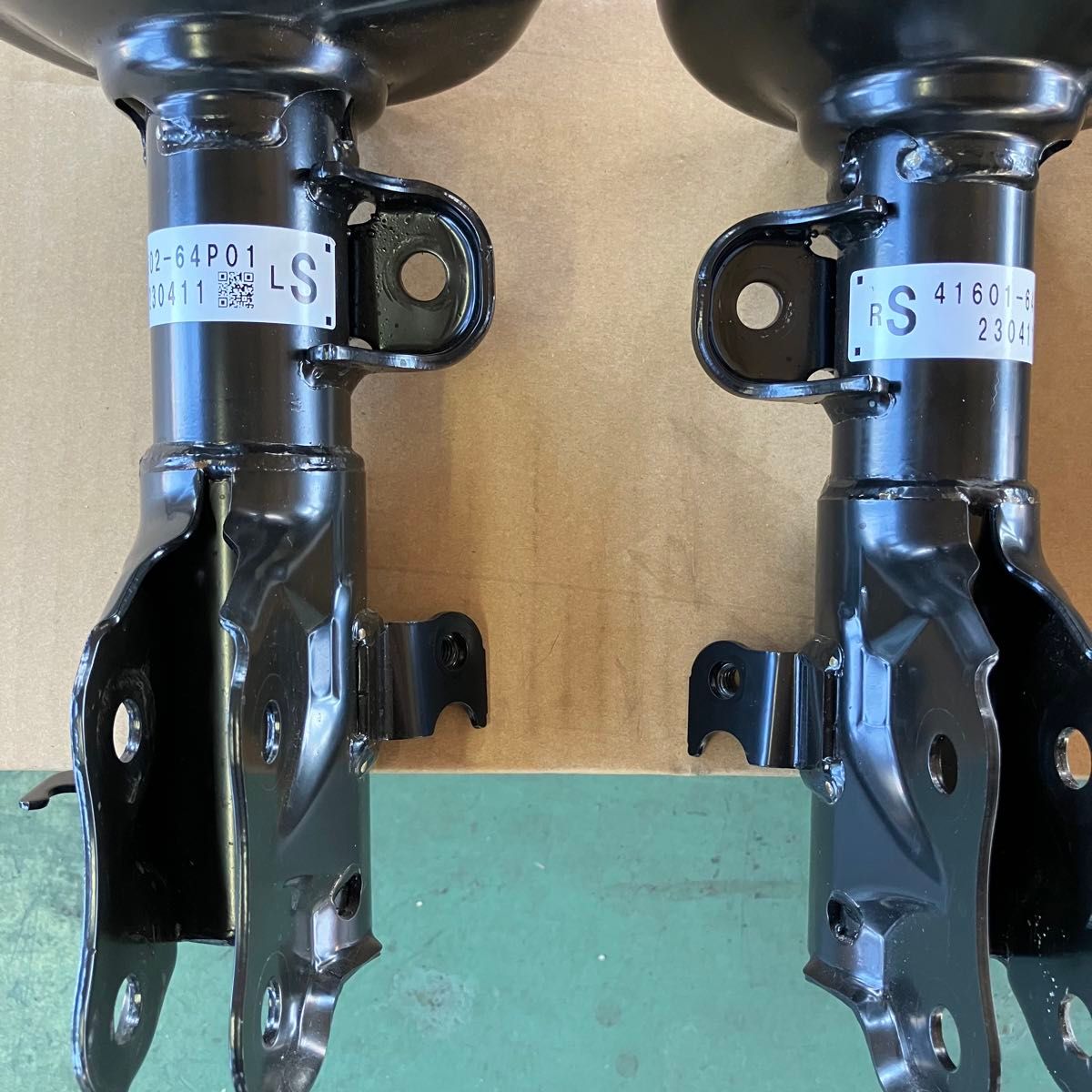 新車外し】スズキ 純正 DA17V エブリィバン エブリー ショック