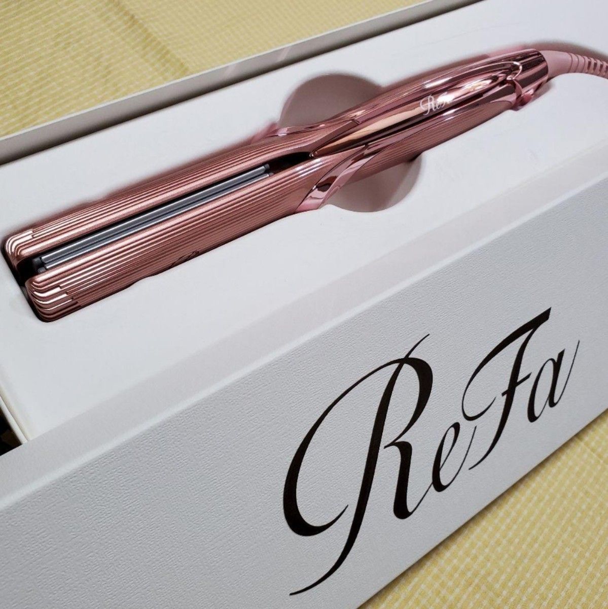 新品 未開封 リファ 最新モデル ストレートアイロンプロ ピンク ReFa
