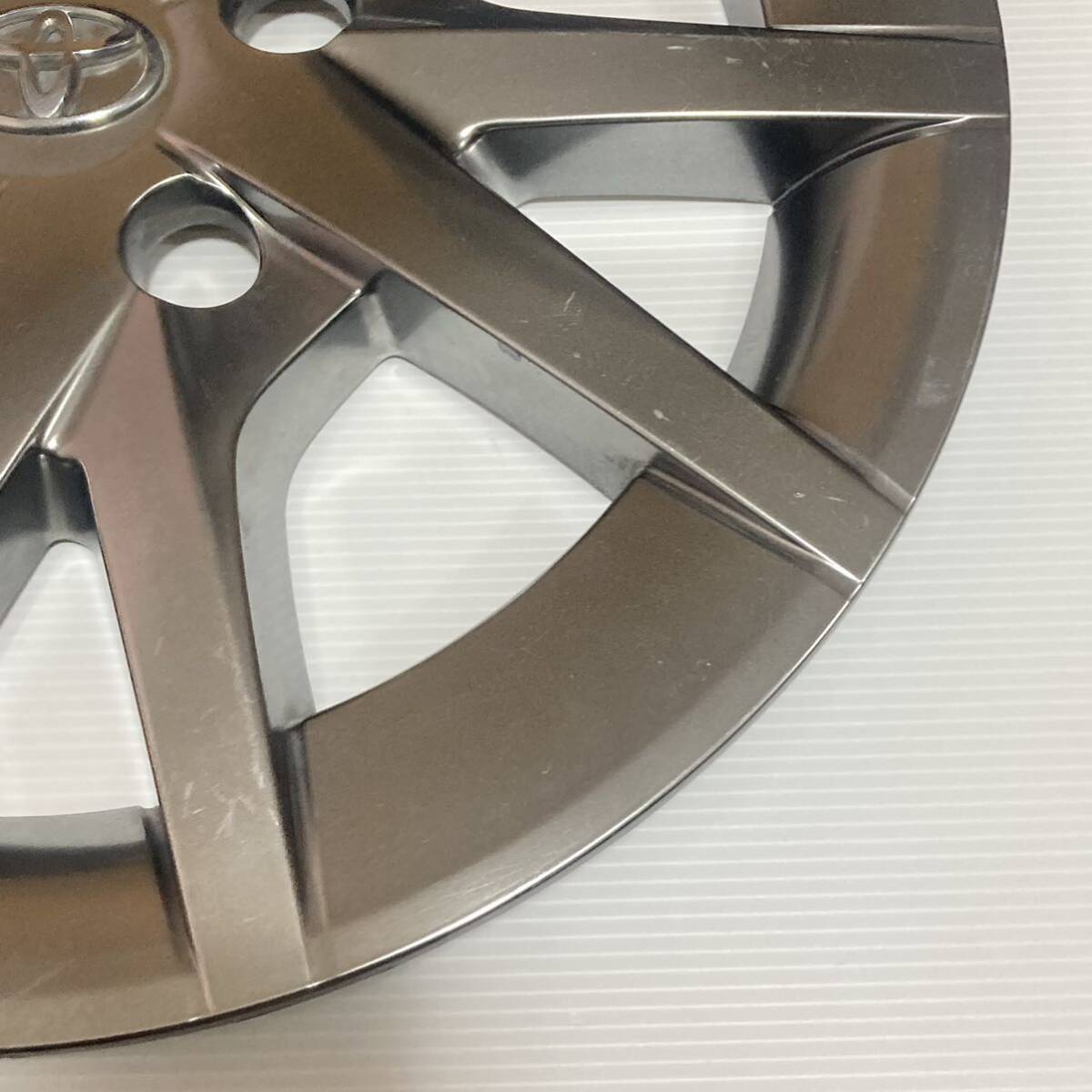 送料無料 即決 トヨタ プリウスα 純正 ハイグロス ホイールキャップ 16