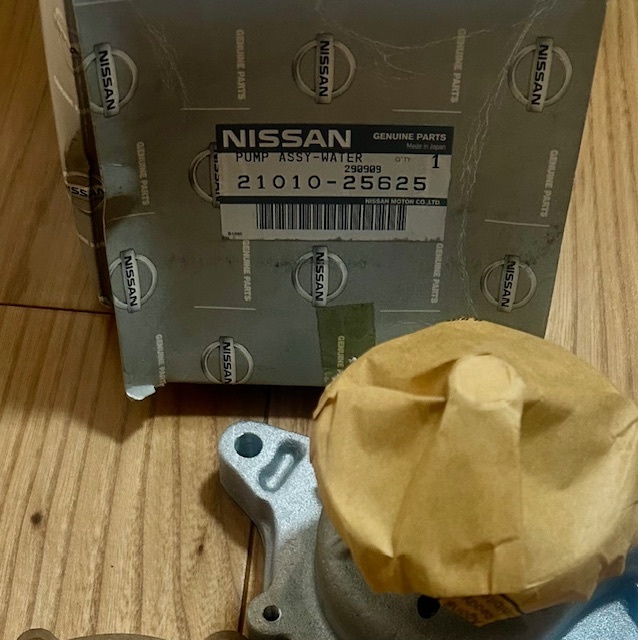 SR311 Nissan ウォーターポンプアセンブリ 21010-25625 フェアレディ