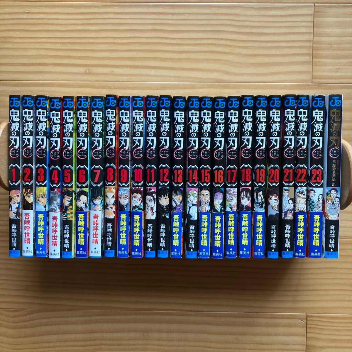 鬼滅の刃 1〜23巻 【全巻・完結】 ＋公式ファンブック鬼殺隊見聞録2