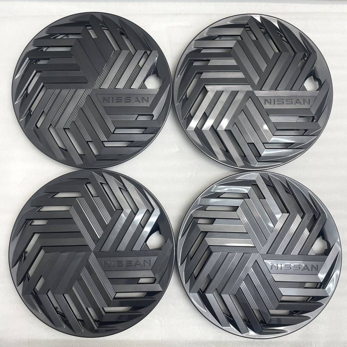 新車外し 極上 NISSAN 日産純正 E13 ノート 後期 16インチ 純正