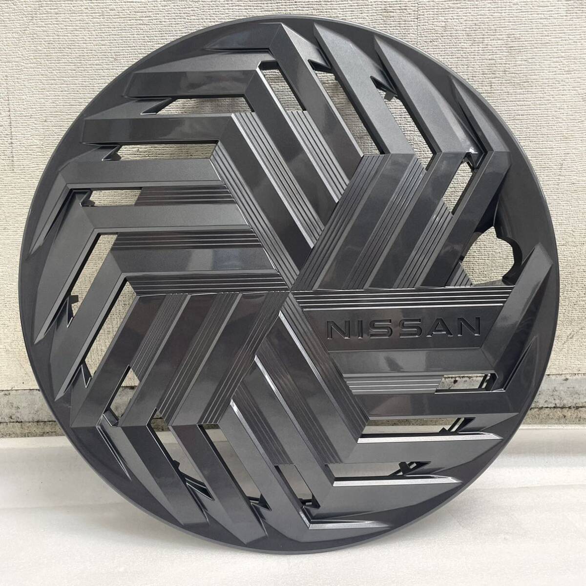 新車外し 極上 NISSAN 日産純正 E13 ノート 後期 16インチ 純正