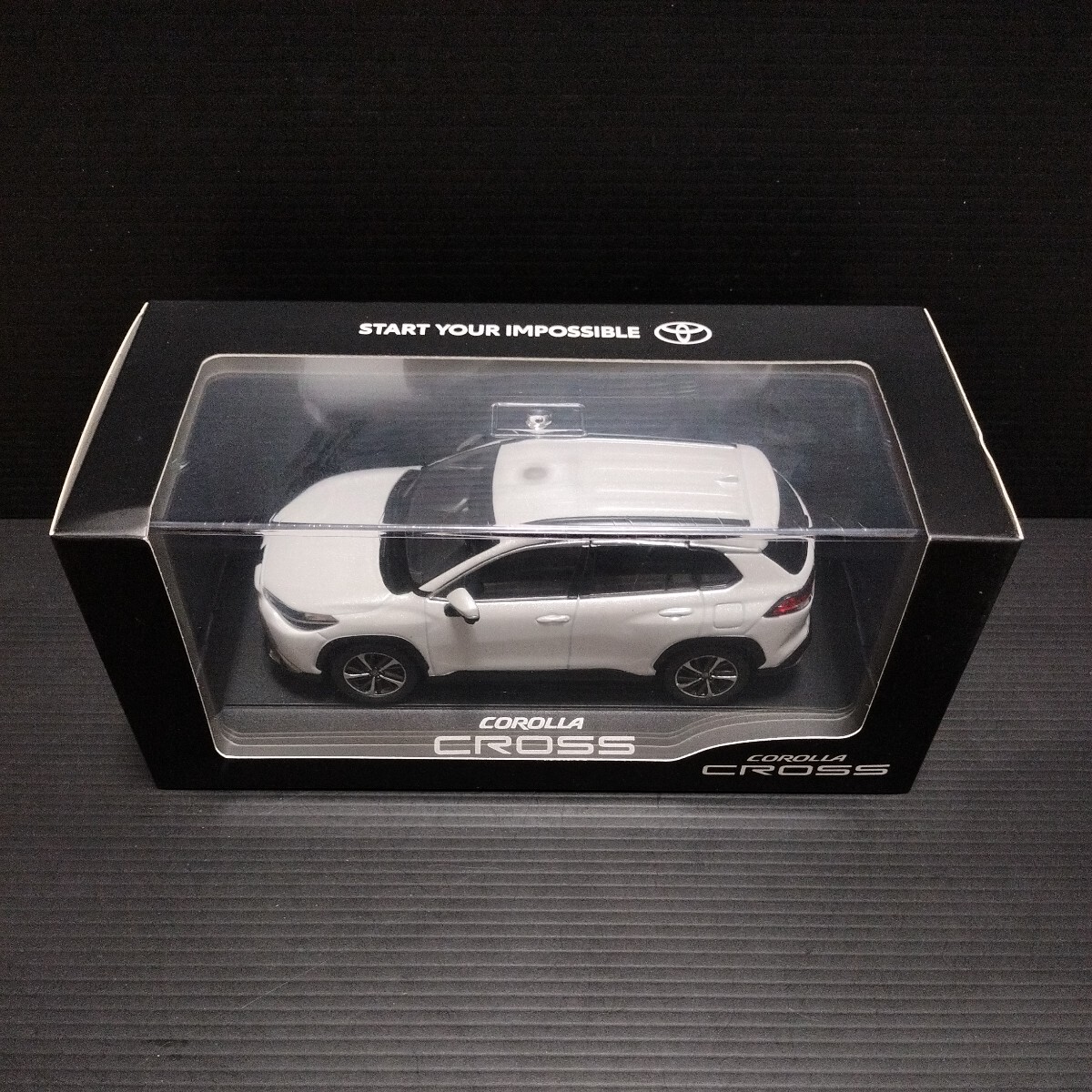 カラーサンプル「1/30 TOYOTA カローラ クロス」COROLLA CROSS トヨタ
