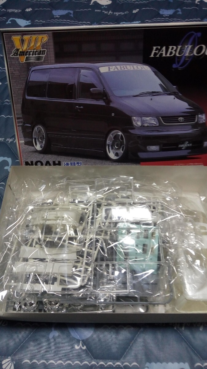 青島FABULOUS トヨタ 1/24 トヨタ ノア 後期型 FABULOVS アオシマ