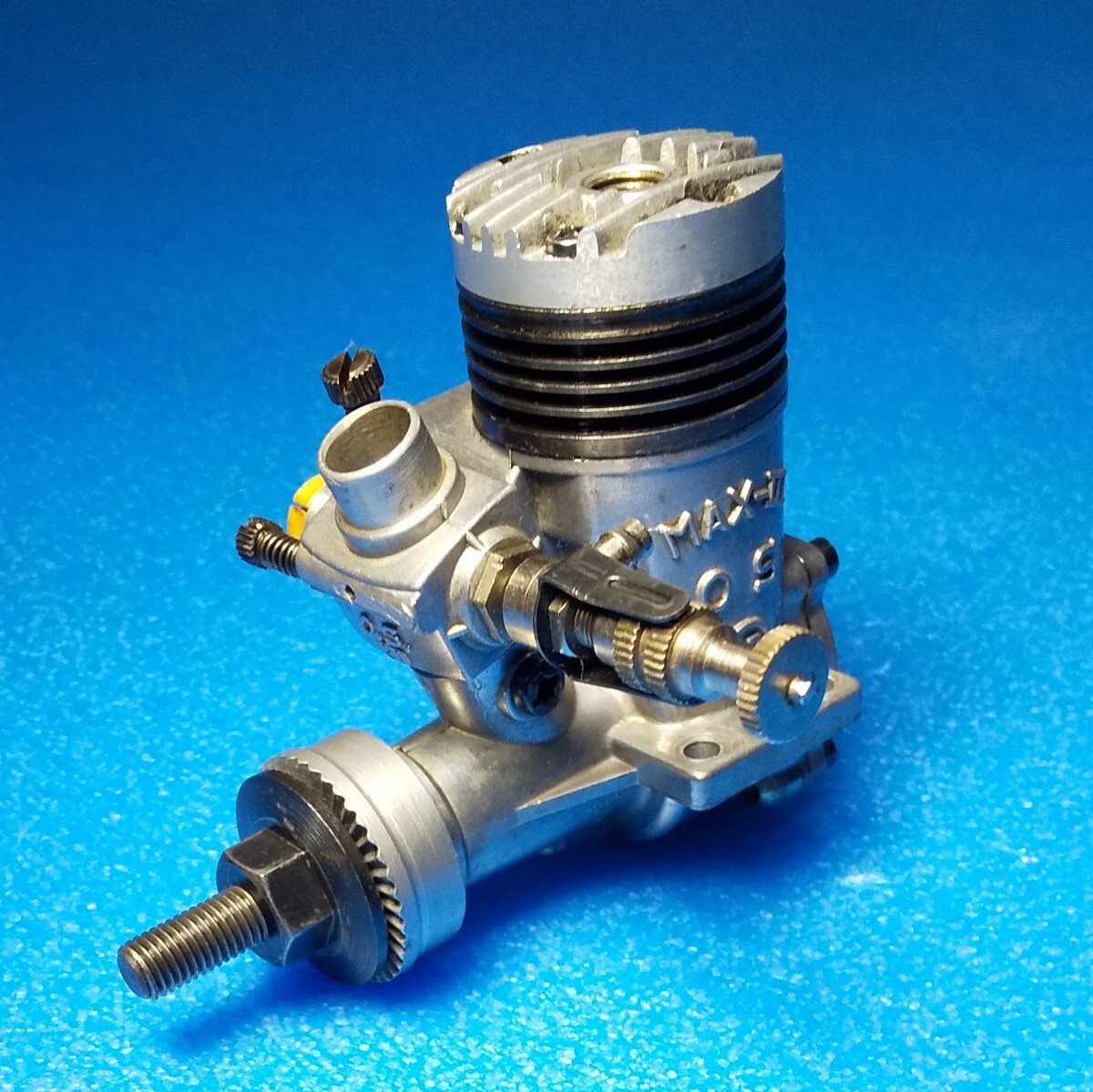 OS MAX 12 TG エンジン マフラー付き OS MAX 12 TG エンジン マフラー